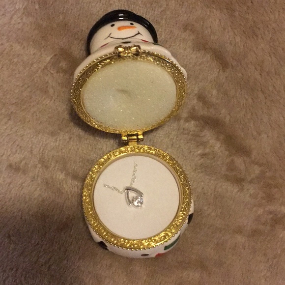 Avon CZ Necklace In Snowman Keepsake Box - Picture 1 of 4